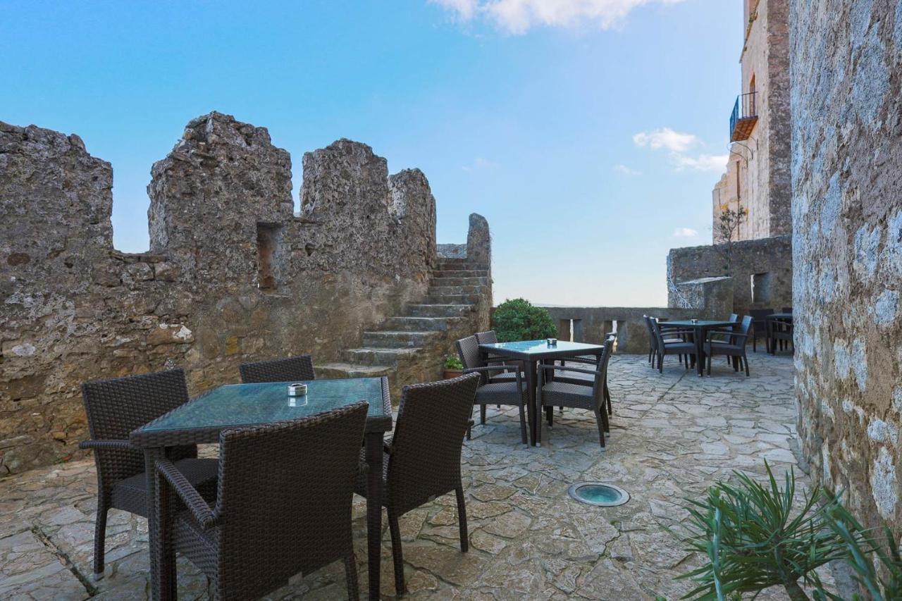 Hotel Tugasa Castillo De Castellar Castellar de la Frontera Kültér fotó